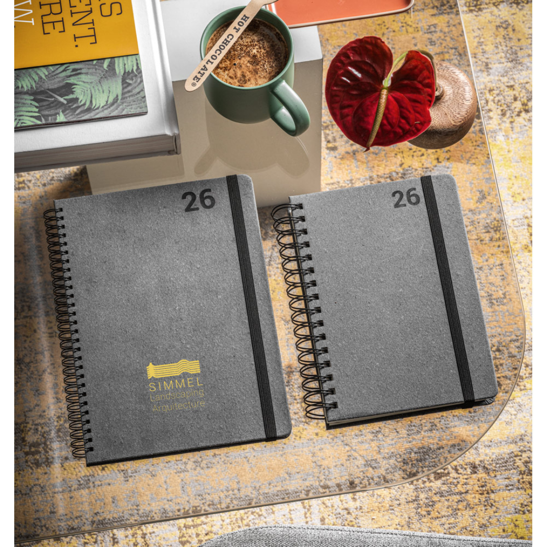 Agenda B5 fabricada con cuero reciclado y papel FSC, opción de regalo corporativo ecológico y merchandising responsable
