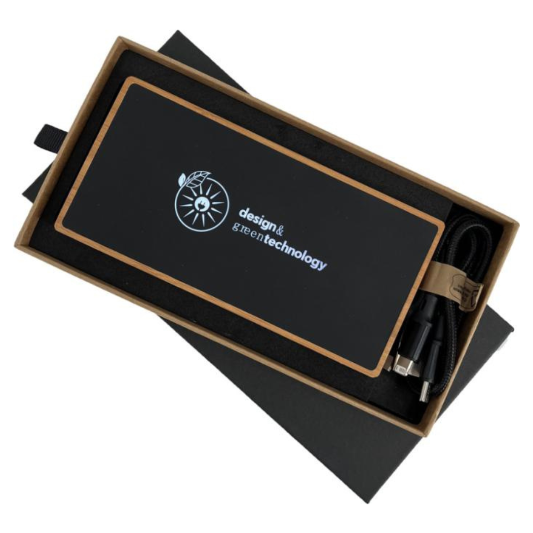 Batería Externa Sostenible de Carga Solar Fabricada en Plástico Reciclado y Bambú para Personalización Con Logo Retroiluminado SCX.design P32 - 10 000 mAh