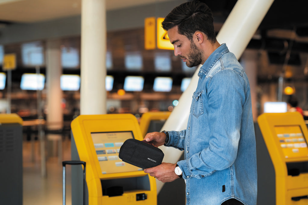 Cartera Ecológica RFID de Materiales Reciclados Personalizable para Tarjetas y Pasaporte con Soporte para Móvil y Cierre Magnético XD