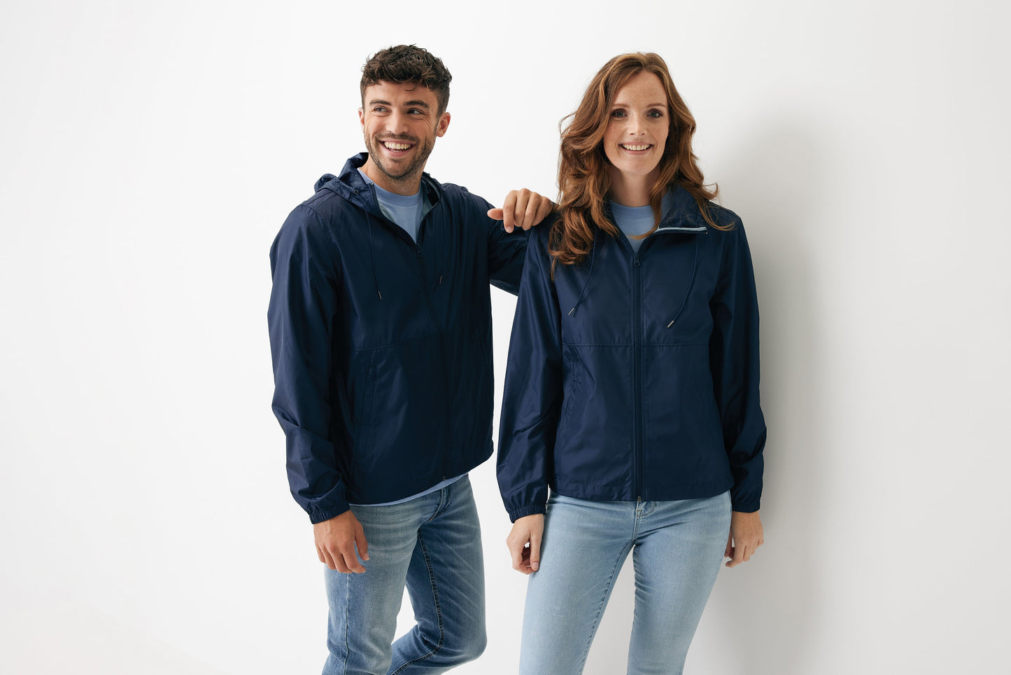 Chaqueta Ligera Repelente al Agua Unisex Ecológica de Poliéster Reciclado con Trazador AWARE™, Tecnología Blockchain, Certificado OEKO-TEX® y Contribución a ONG para Personalizar Iqoniq Logan- 70 g/m²