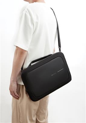 Maletín Sostenible de RPET con Trazador AWARE™ con Correa Para Hombro e Interior Acolchado para Personalizar 16"