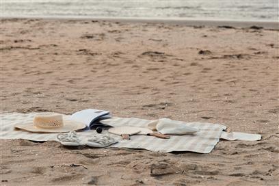 Manta Grande de Picnic Ecológica de rPET Reciclado para Personalizar con Asa Transporte y Certificación GRS Vinga Alba - 150 x 200cm
