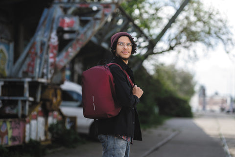 Mochila Antirrobo Sostenible de RPET para Personalizar en Amplia Gama de Colores con Trazador AWARE™ , Bolsillo RFID y Para Portátil 15'6" Bobby Soft