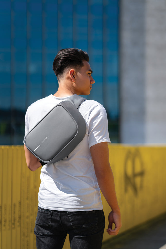Mochila Bandolera Antirrobo Ecológica con Trazador de rPET Reciclado Bobby Sling AWARE ™ con Bolsillos de Protección RFID