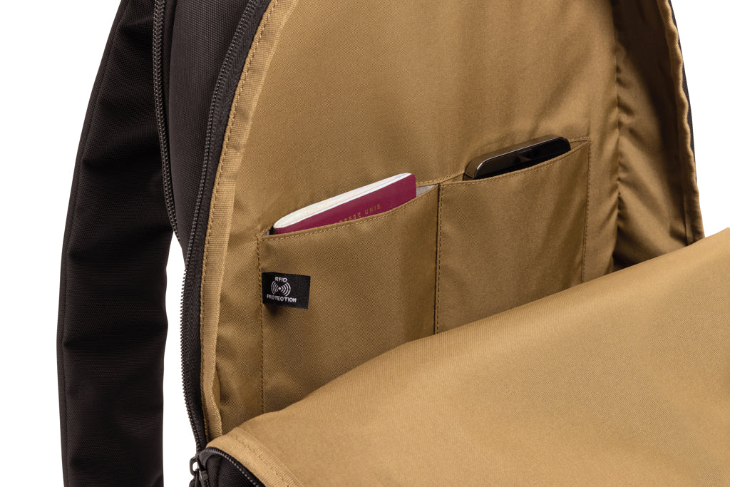 Mochila Moderna Ecológica de rPET Reciclado para Personalizar con Funda para Portátil 15,6" Impact AWARE ™ sin PVC