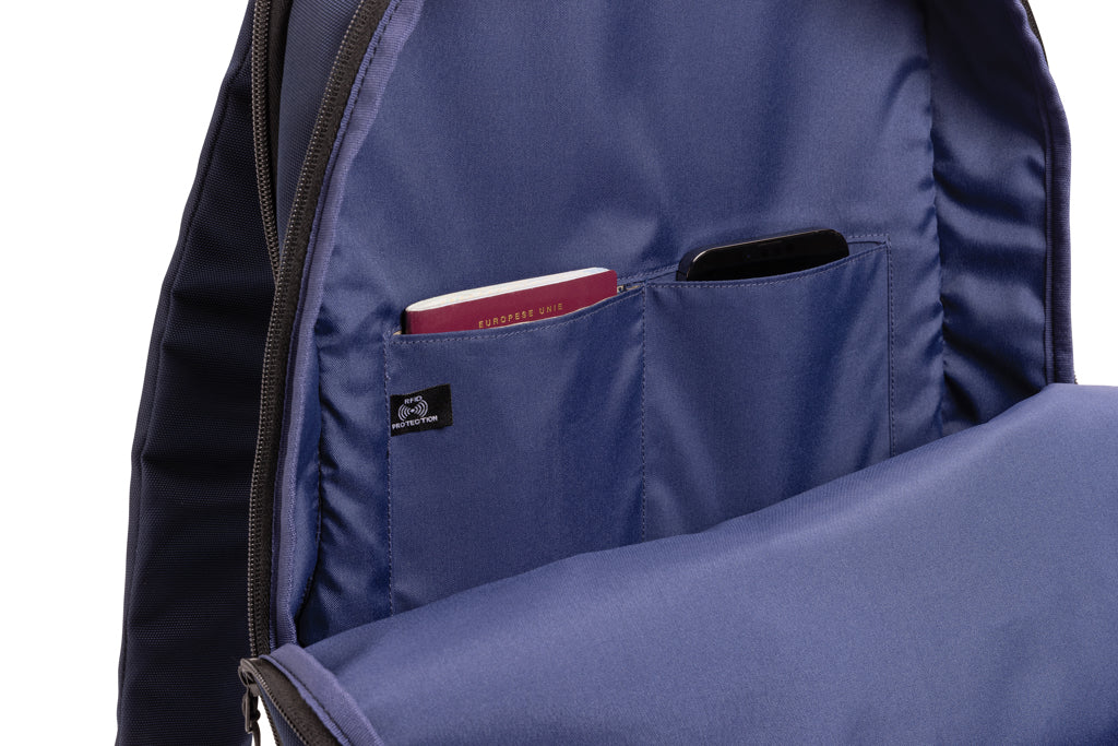 Mochila Moderna Ecológica de rPET Reciclado para Personalizar con Funda para Portátil 15,6" Impact AWARE ™ sin PVC