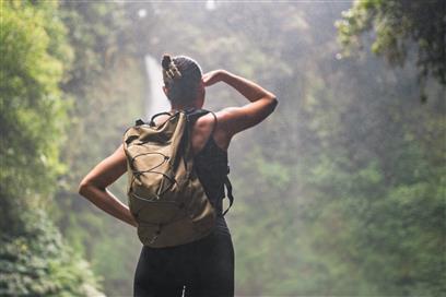 Mochila de Senderismo Ecológica de rPET en Varios Colores para Personalizar con Impact AWARE ™ y Contribución a ONG -18L
