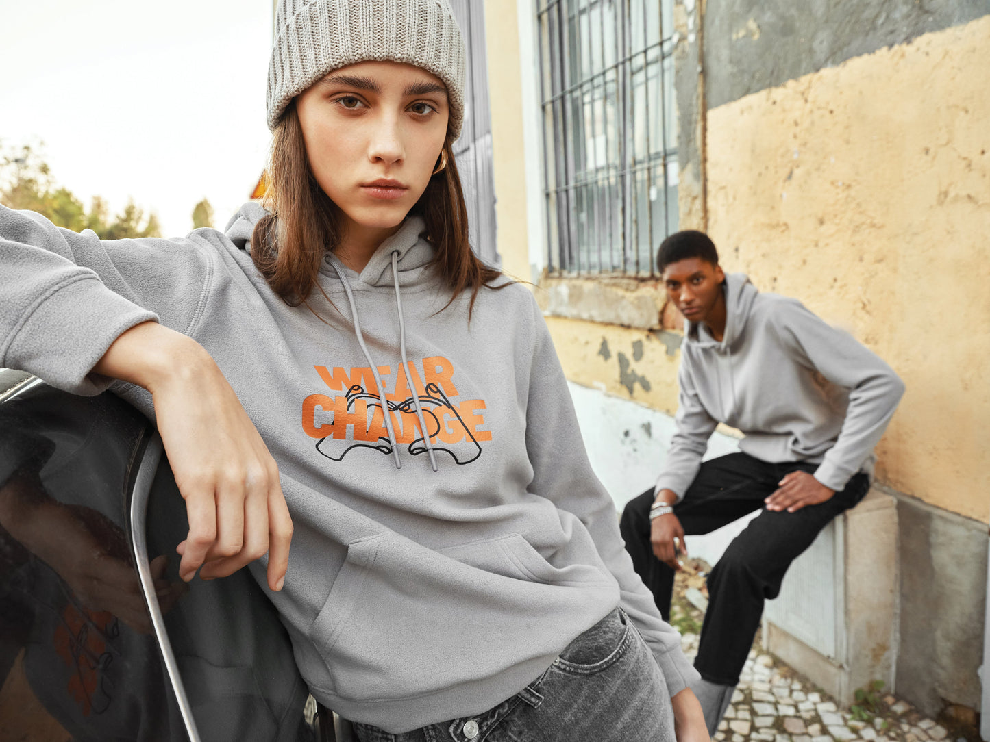 Sudadera con Capucha Unisex de Micropolar 100% Poliéster Reciclado Posconsumo de 240 G/M² con Trazador AWARE™ y Tecnología Blockchain, Certificado OEKO-TEX® y Contribución a ONG Iqoniq Trivor