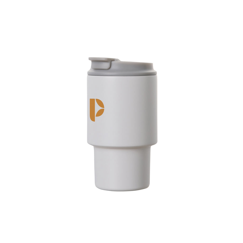 Taza térmica reutilizable de acero inoxidable reciclado, ideal para merchandising corporativo sostenible