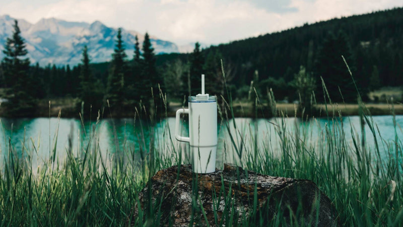 Tazas y vasos reutilizables personalizados con huella de carbono calculada para empresas