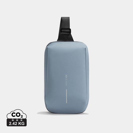 Bolso Bandolera Expandible y Sostenible de RPET Con Trazador AWARE™ con Bolsillo Tablet 8"  Resistente al Agua Personalizable Sling
