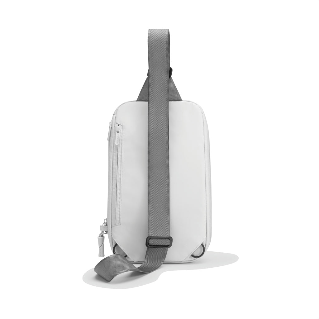 Bolso Bandolera Expandible y Sostenible de RPET Con Trazador AWARE™ con Bolsillo Tablet 8"  Resistente al Agua Personalizable Sling