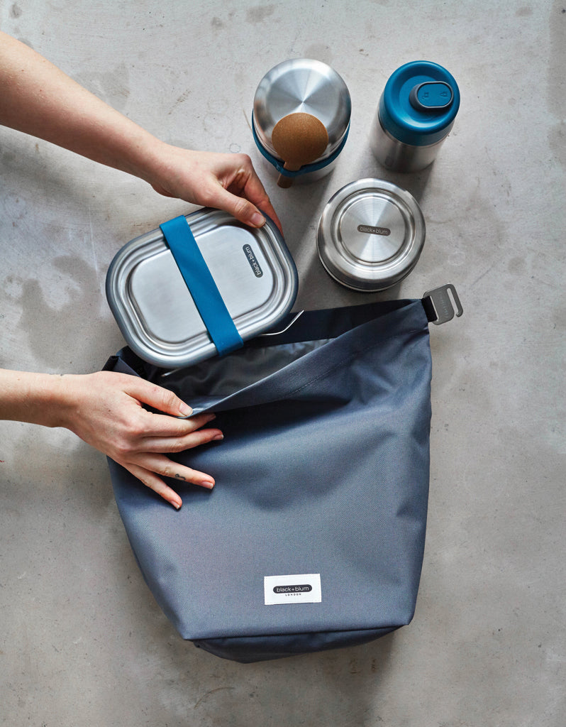 Bolsa Fiambrera Ecológica de PET Reciclado para Personalizar con Donación al 1% fFor de Planet Made in Londres Black+Blum