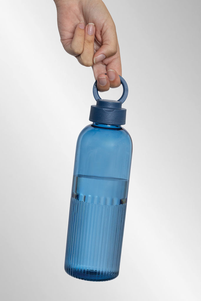 Botella Ripple de PET reciclado 750 ml con tapa y asa