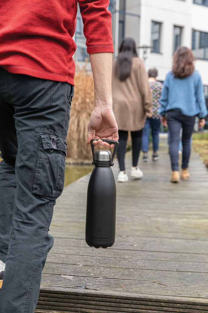 Botella sostenible con asa ergonómica para transporte fácil