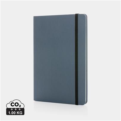 Regalo sostenible premium para empleados: cuaderno A5 con cubierta kraft certificada y páginas de papel de piedra para onboarding