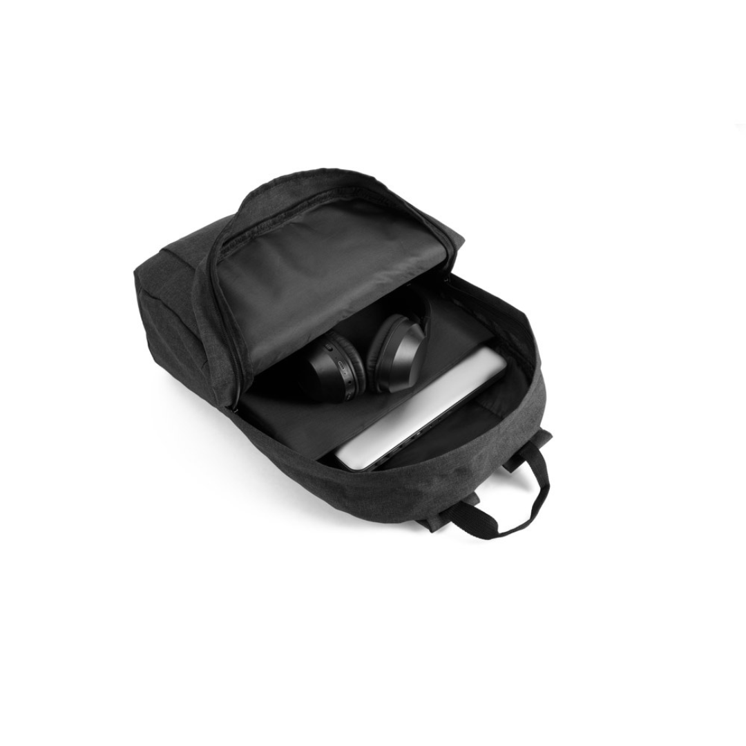 Espacio interior para portátil en mochila ecológica, reduciendo impacto ambiental