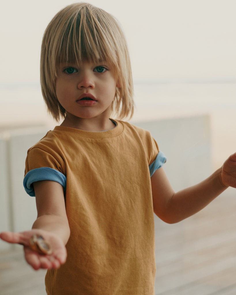 Camiseta Infantil Ecológica de Algodón Orgánico y Reciclado 160 G/M²  con Trazador Físico Disruptivo AWARE™ , Certificado OEKO-TEX® y Colaboración a ONG Iqoniq Koli