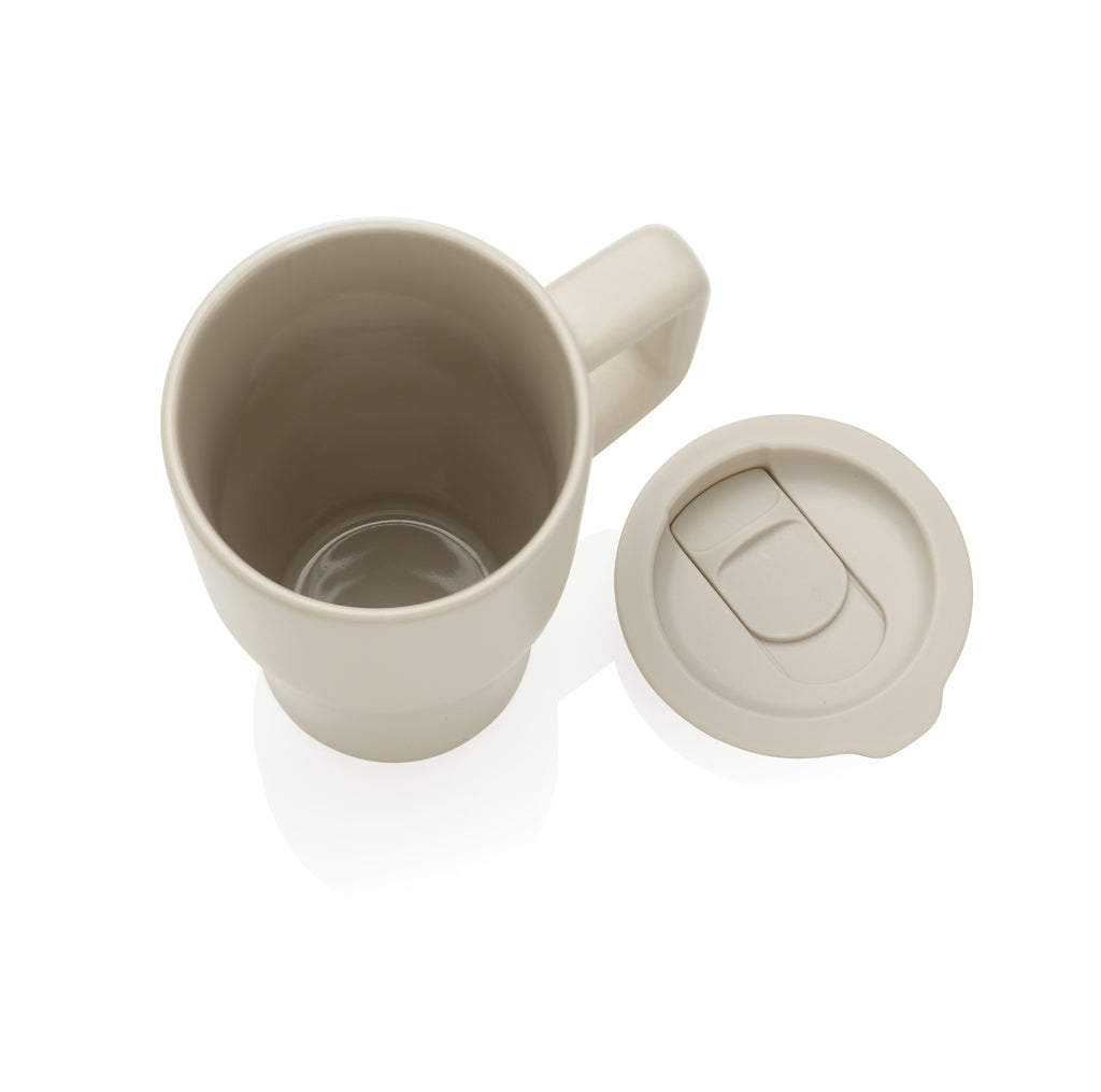 Taza de ceramica ecologica de 490 ml con tapa antigoteo para regalos corporativos sostenibles tapadera