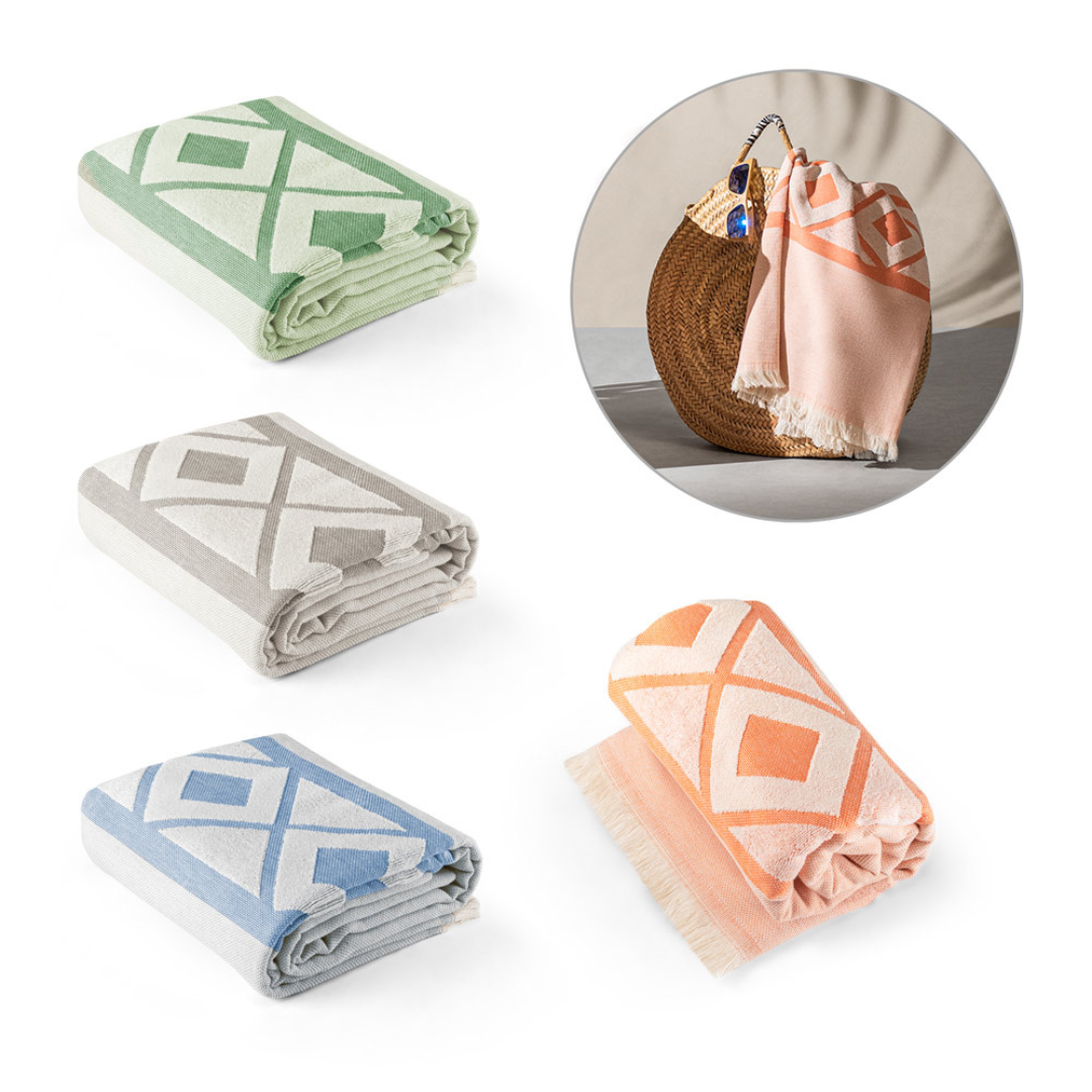Toalla de baño con medición de huella de CO₂ y certificación OEKO-TEX®.