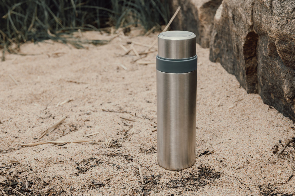 Termo Sostenible de Doble Pared de Acero Inox. Reciclado Certificado RCS para Personalizar con Tapa Convertible en 2 Vasos Tono - 750ml