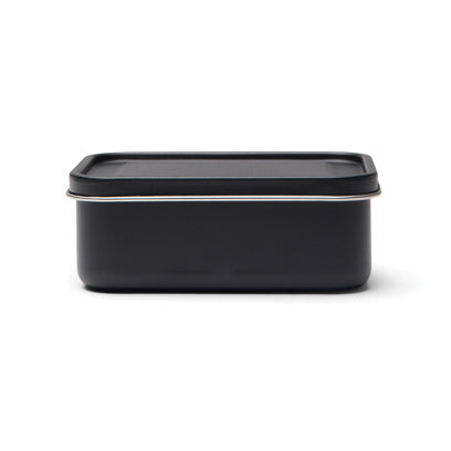 Tupper corporativo reutilizable con diseño elegante y correa elástica color negro