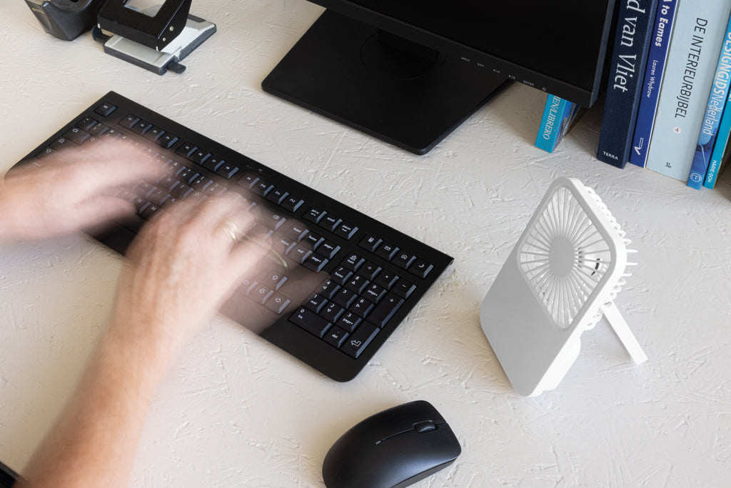 Regalo promocional sostenible con ventilador recargable y soporte ajustable